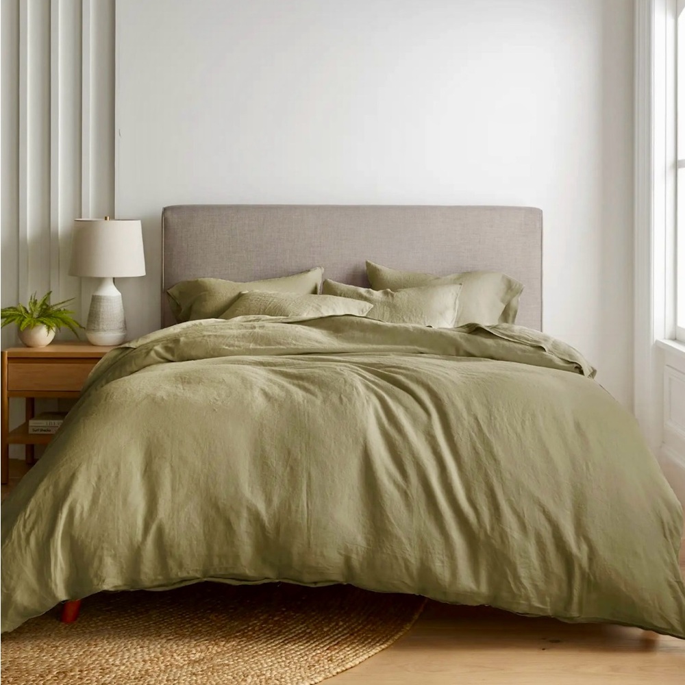 NWT Quince Queen/Full Linen Duvet Cover and Two Shams in Aloe